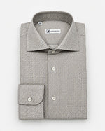 Camicia regular fit in cotone con microfantasia beige e blu e collo francese Affinito, piegata su fondo bianco