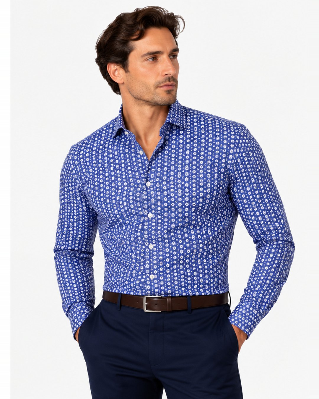 Camicia slim active blu a microfiori bianchi Affinito indossata con pantalone blu