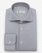 Camicia slim fit bianca con microfantasia blu e collo francese Affinito, piegata su fondo bianco