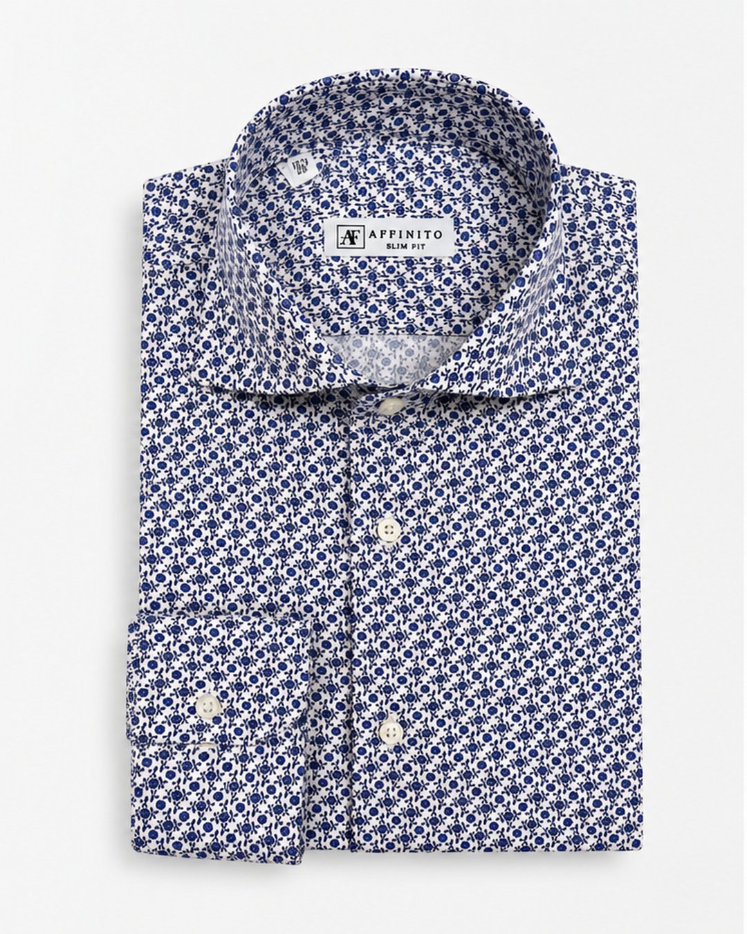 Camicia slim fit in cotone bianca con microfantasia floreale blu e collo francese Affinito, piegata su fondo bianco