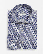 Camicia slim fit in cotone bianca con microfantasia floreale blu e collo francese Affinito, piegata su fondo bianco