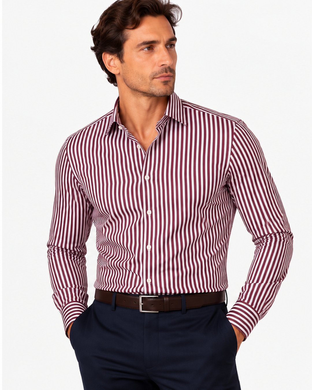 Camicia slim fit a righe bordeaux Affinito indossata con pantalone blu