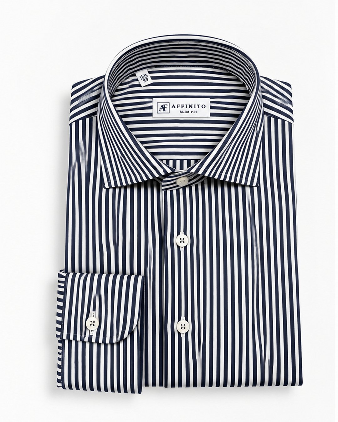 Camicia slim fit in cotone a righe blu navy con collo mezzo francese Affinito, piegata su fondo bianco