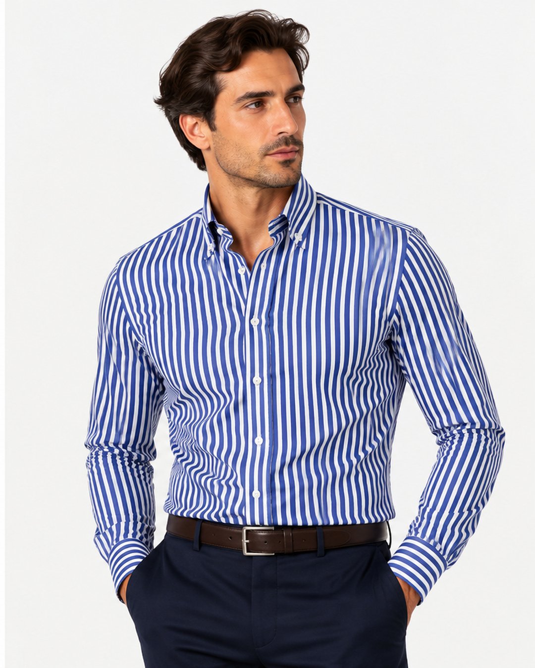 Camicia regular fit a righe blu royal con collo button down Affinito indossata con pantalone blu