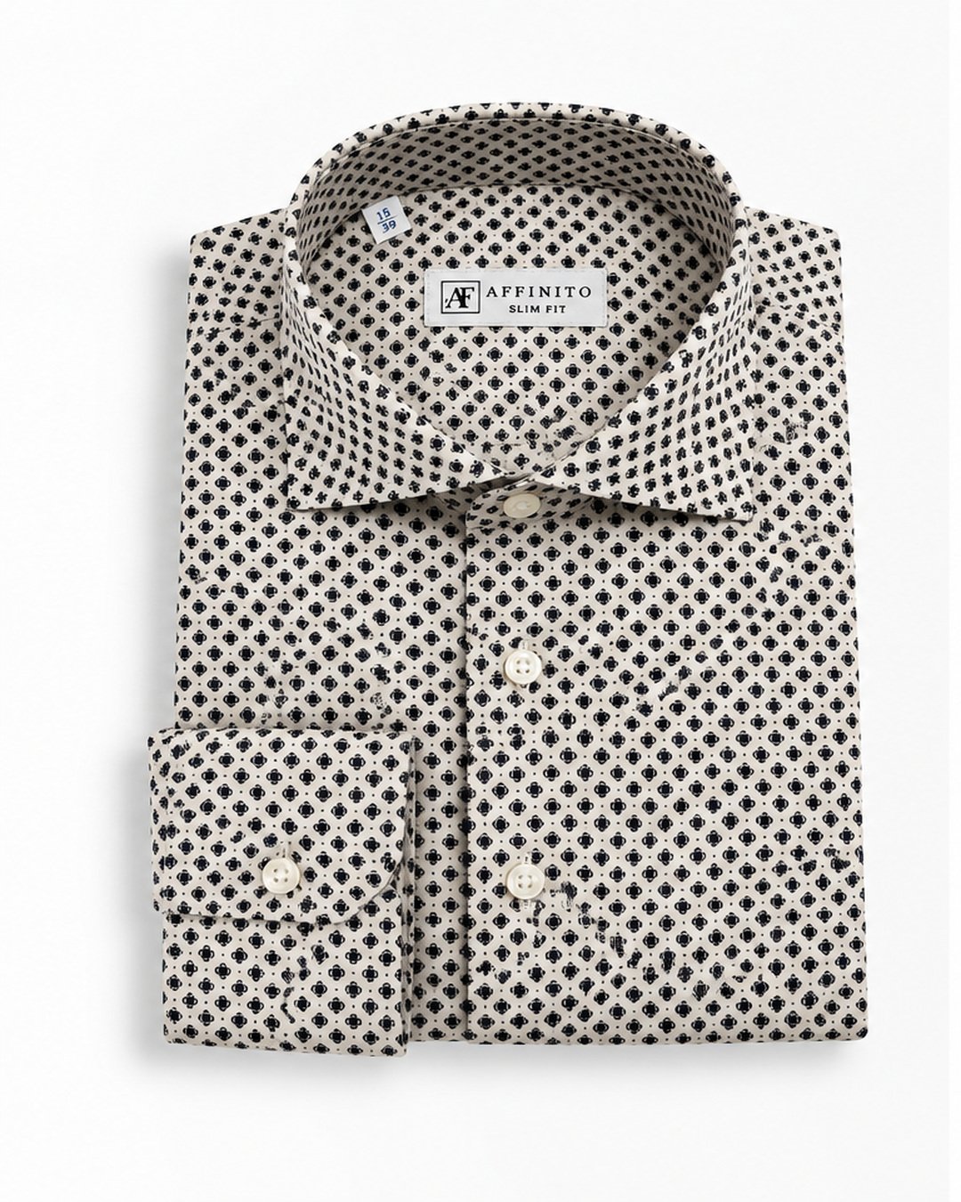 Camicia slim fit in cotone bianca con microfantasia nera e collo mezzo francese Affinito, piegata su fondo bianco