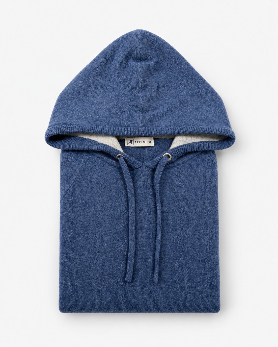 Felpa in maglia con cappuccio blu denim Affinito, con coulisse e cappuccio foderato grigio, piegata su fondo bianco