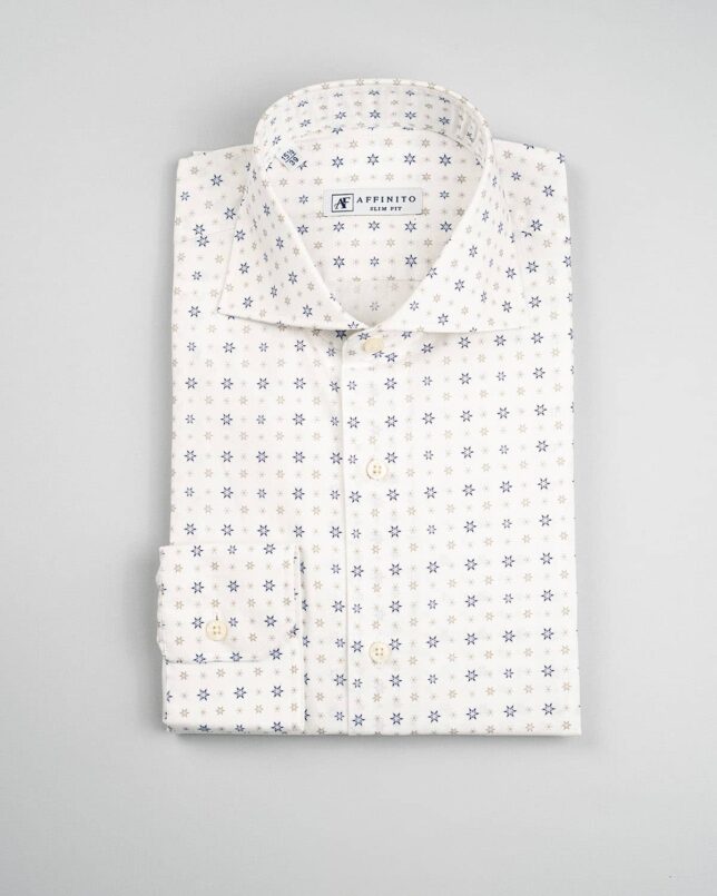 Camicia fantasia a stelle blu, collo francese, slim fit