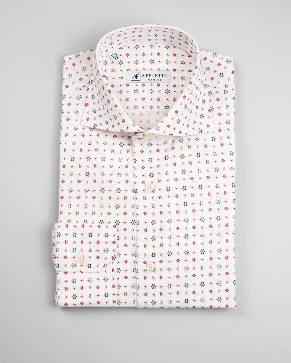 Camicia fantasia a stelle rosse e blu, collo francese, slim fit