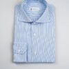 Camicia blue e bianca a righe, collo francese