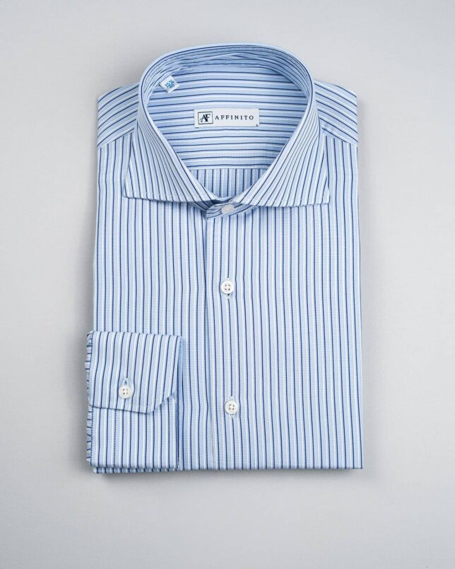 Camicia blue e bianca a righe, collo francese