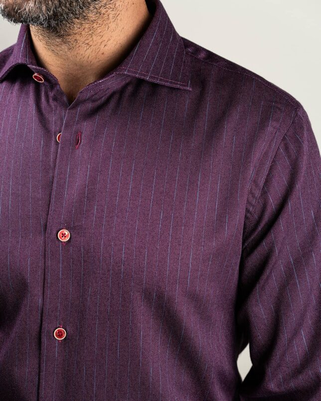 Camicia a righe rosse, collo francese